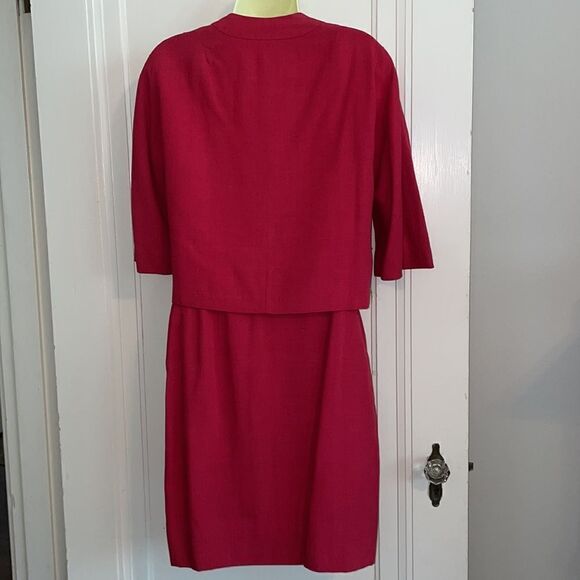 Vintage 50s Ellsworth Hibiscus (pinkish) red suit with 3/4 sleeve jacket - Picture 6 of 12